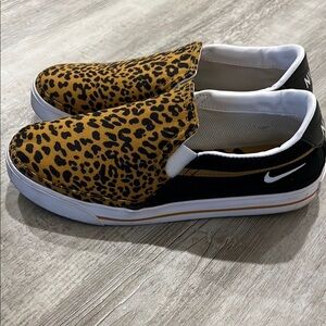 Nike slip ons size 8